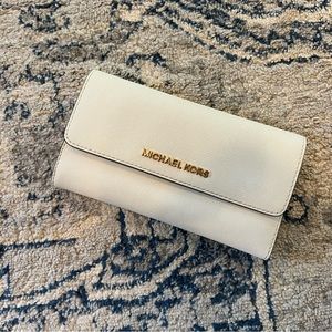 Micheal Kors Trifold Wallet in white